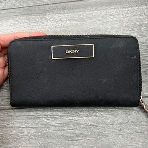 DKNY zipper wallet
